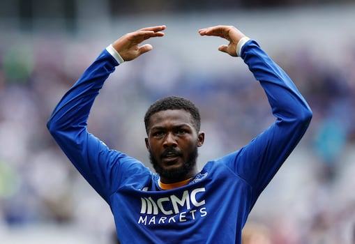 Maitland-Niles screamer earns Everton 2-2 draw with Man United